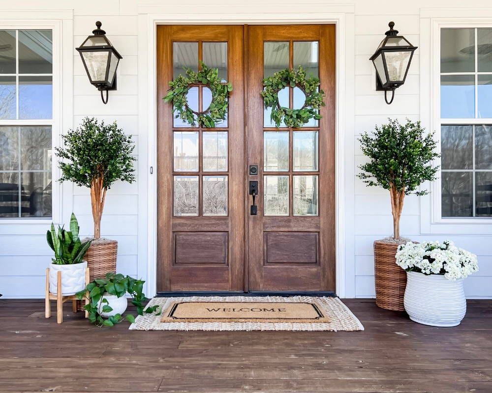 Easy Spring Front Porch Makeover Ideas HOW TO LAYER FRONT DOOR