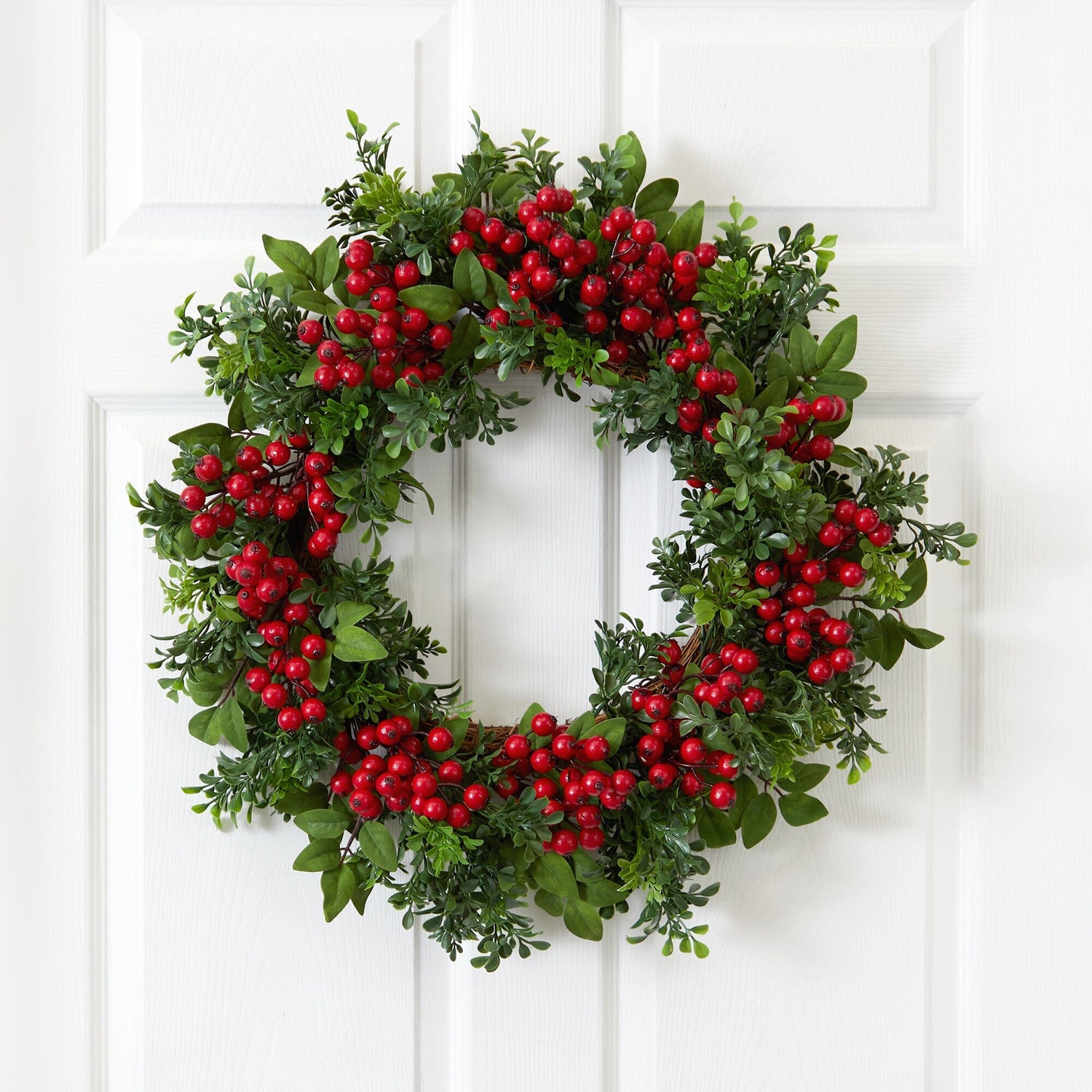 24” Berry Boxwood Wreath