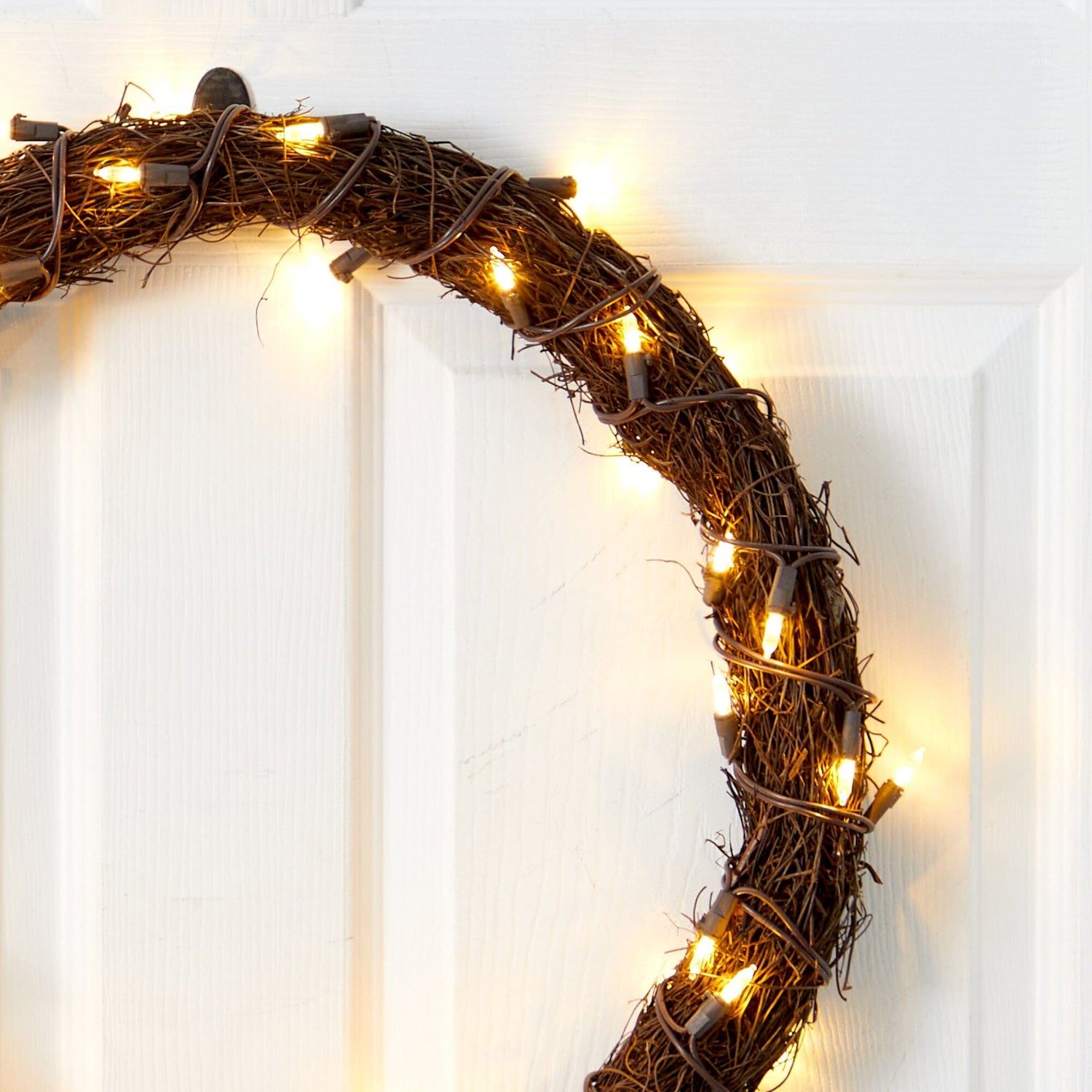 20” Vine Wreath with 50 White Warm LED Lights