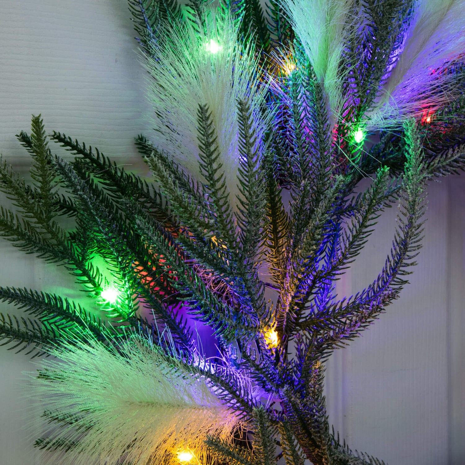24" Artificial Balsma Fir Pine and Pampas Wreath with 50 Color Changing LED Lights