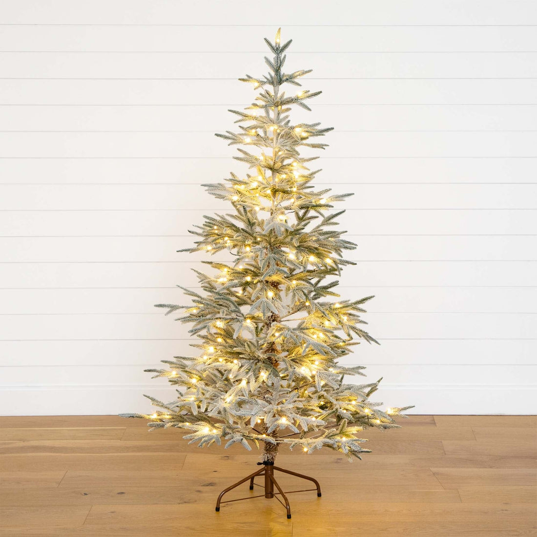 Why Don'T the Christmas Tree Light Work on Artificial Tree: Quick Fixes