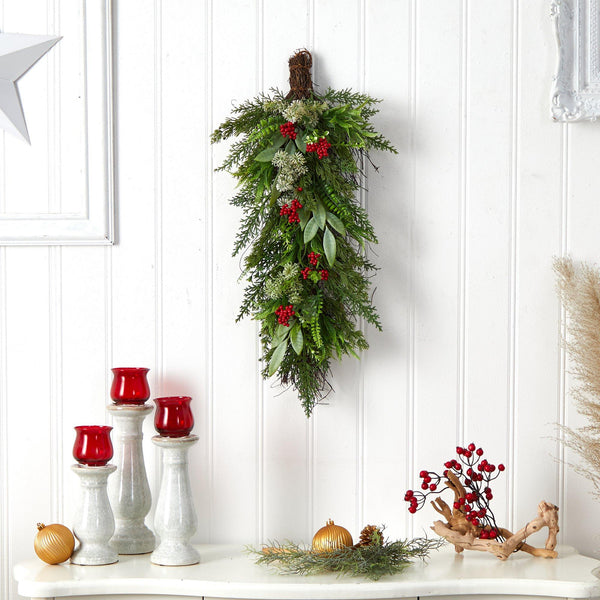 30” Cedar and Berry Artificial Christmas Swag