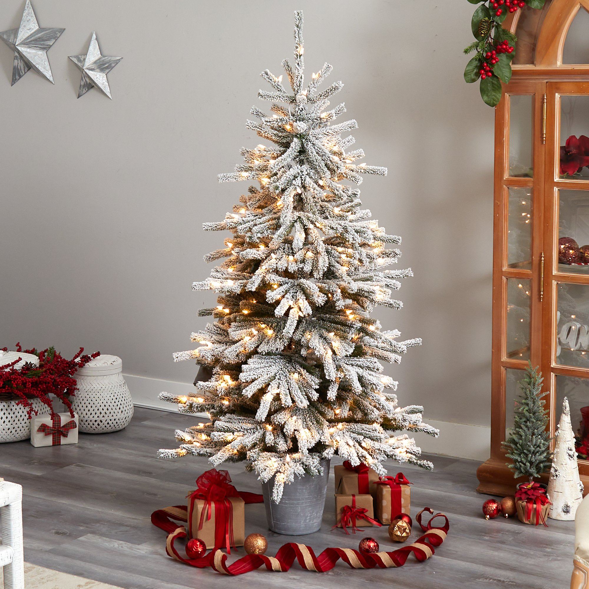 6' Flocked Long Vermont Pine Tree with 758 Branches and 250 LED