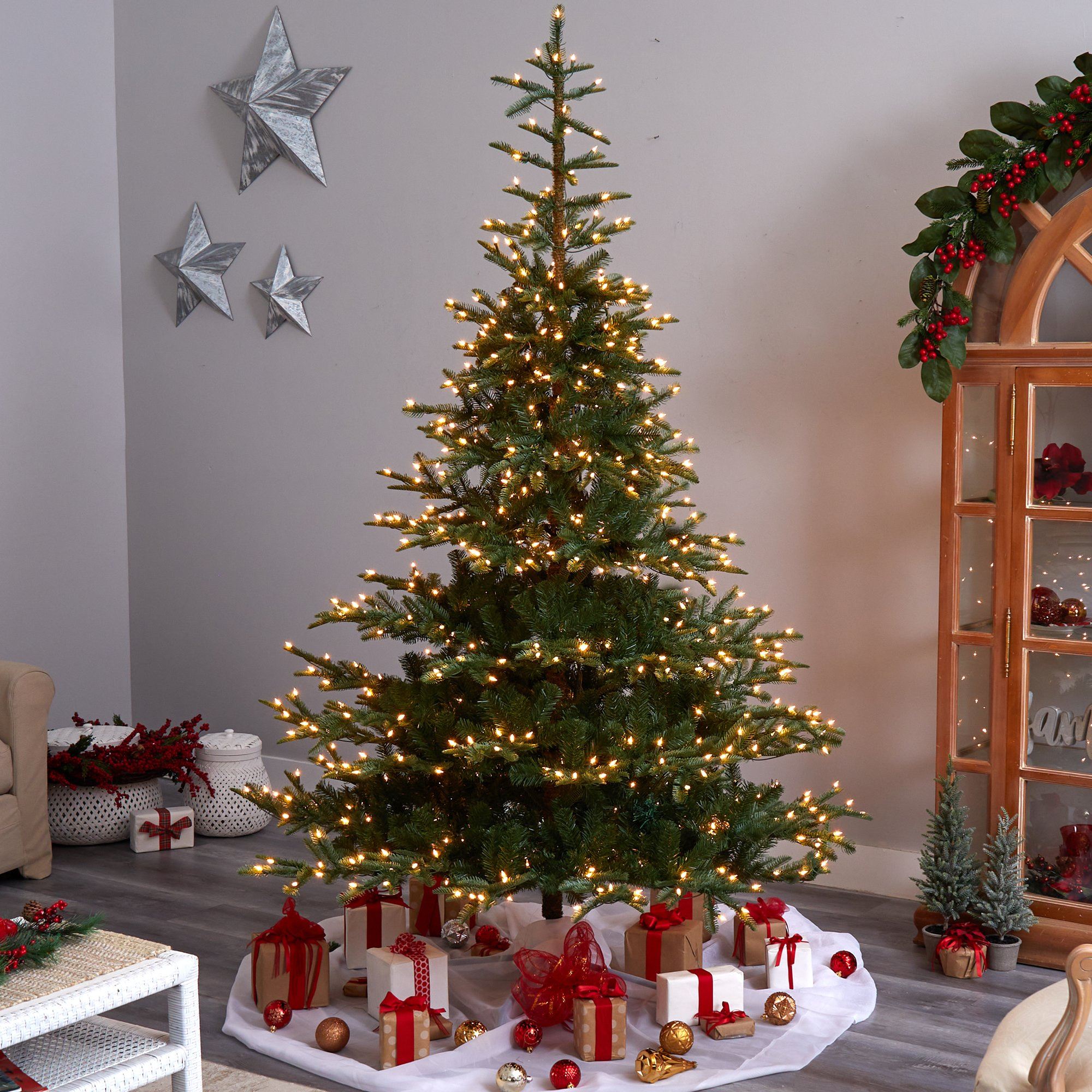 8' Layered Washington Spruce Christmas Tree with 650 Clear Lights